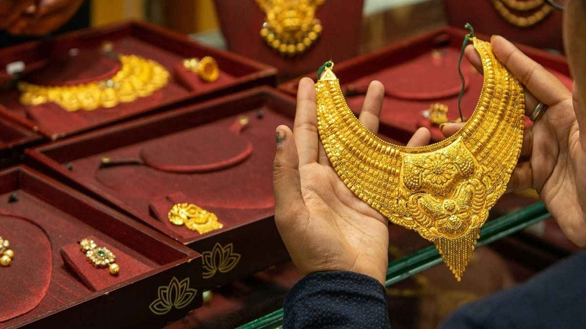 kolkata-gold-market-stunned-as-prices-rise-in-junes-final-week