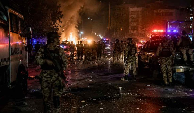 karachi-explosion-gunfire-near-rangers-headquarters