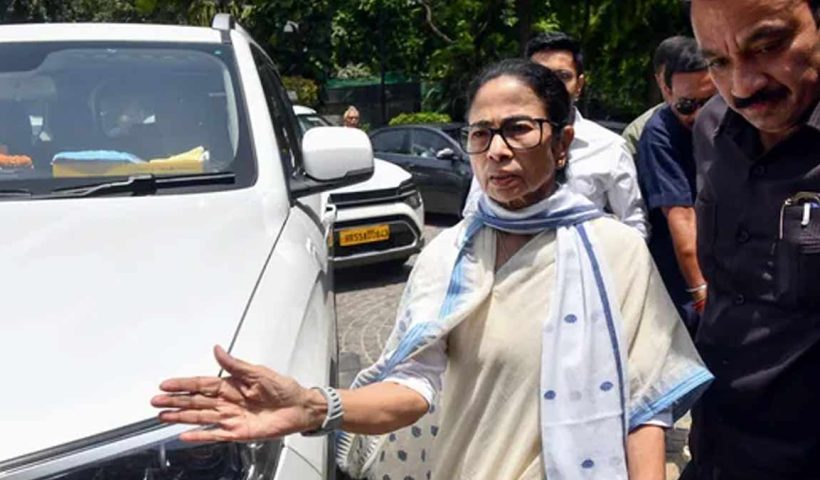 mamata-banerjee-security-officer-controversy-hawker-eviction-protest