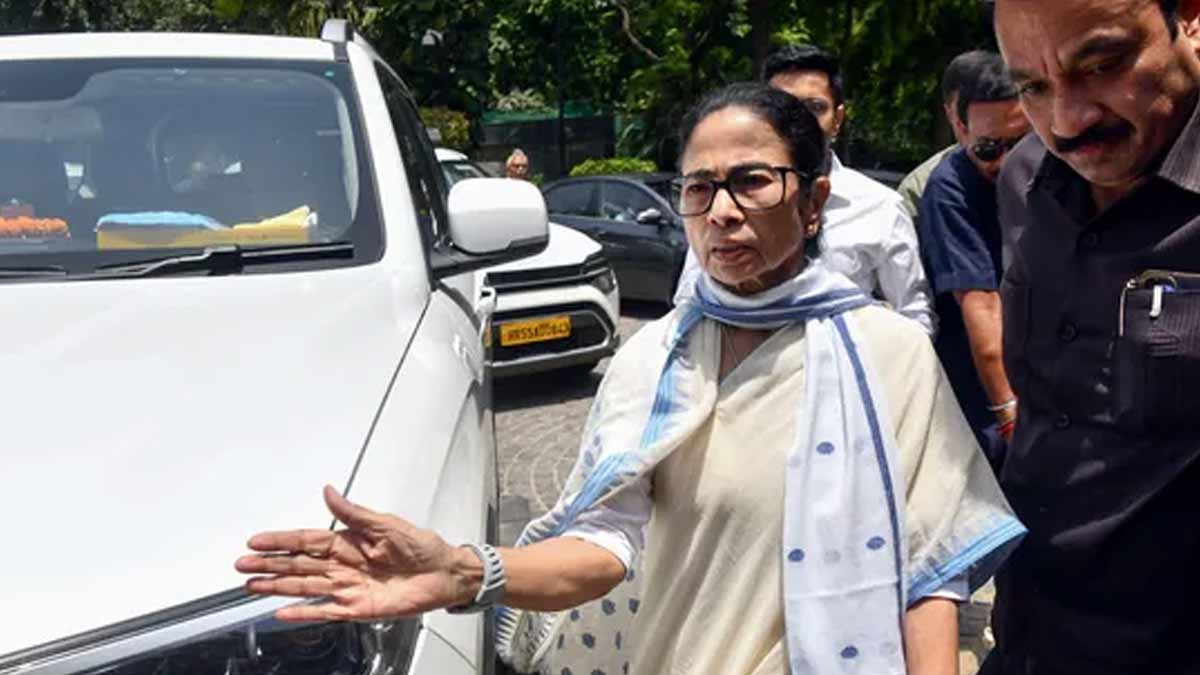 mamata-banerjee-security-officer-controversy-hawker-eviction-protest