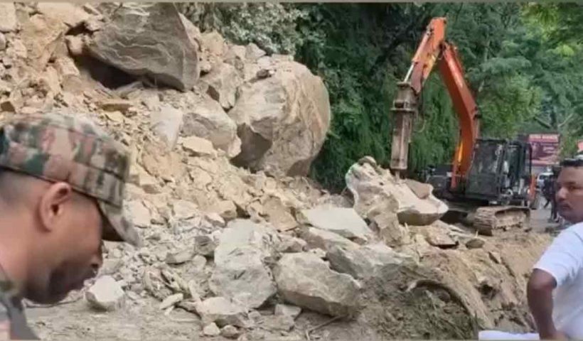 massive-landslide-near-sevoke-kalibari-disrupts-sikkim-road-link