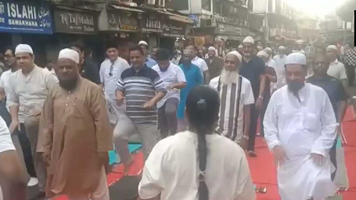 international-yoga-day-bjp-minority-morcha-yoga-session-mumbai