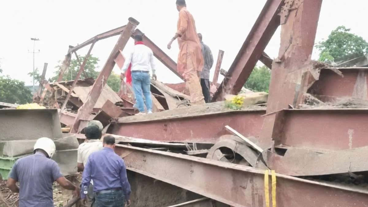 Taratala warehouse roof collapse