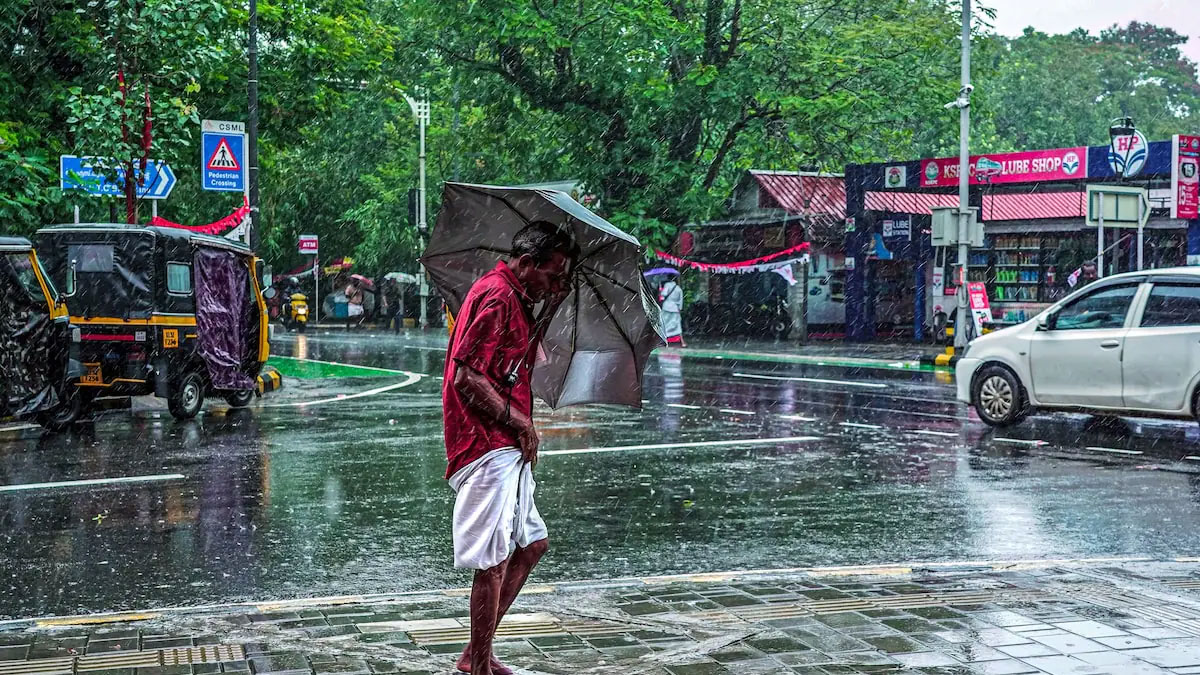 4-Day Red Alert as Torrential Rain Above 200 mm Forecast