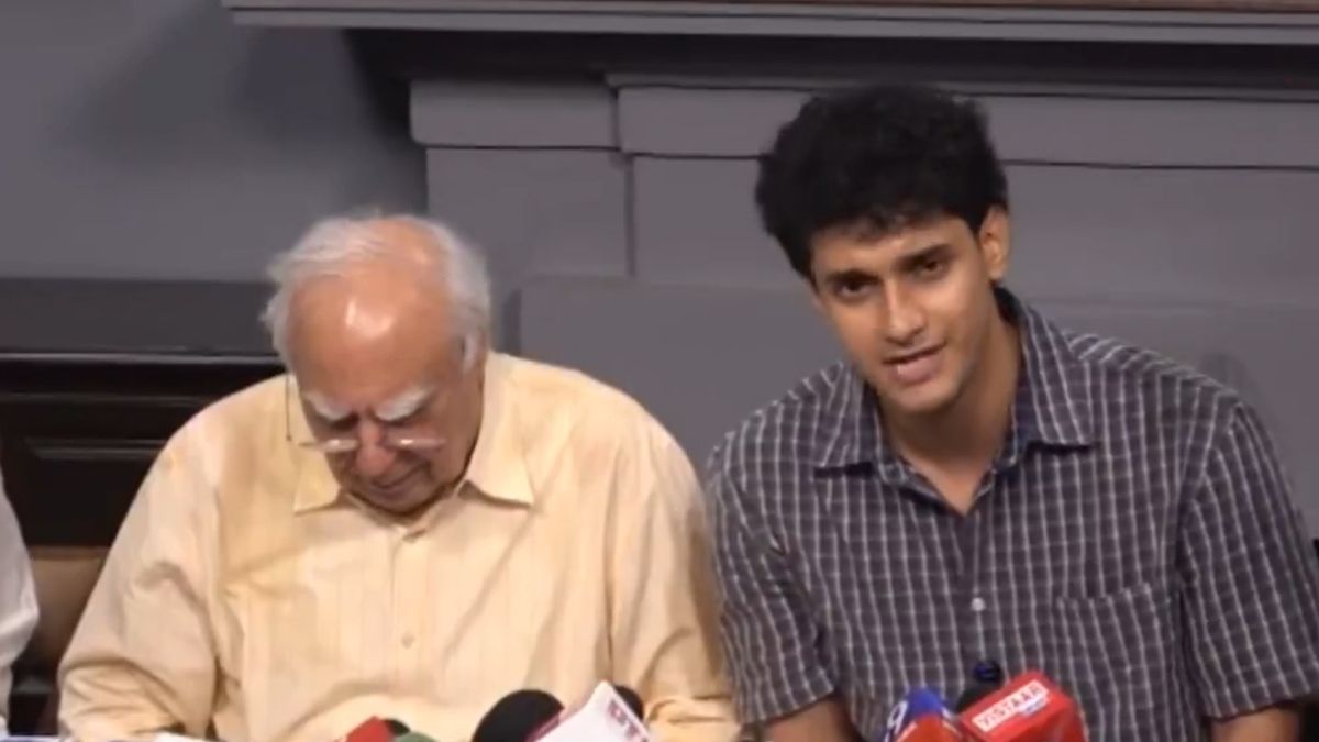 kapil-sibal-student-protest