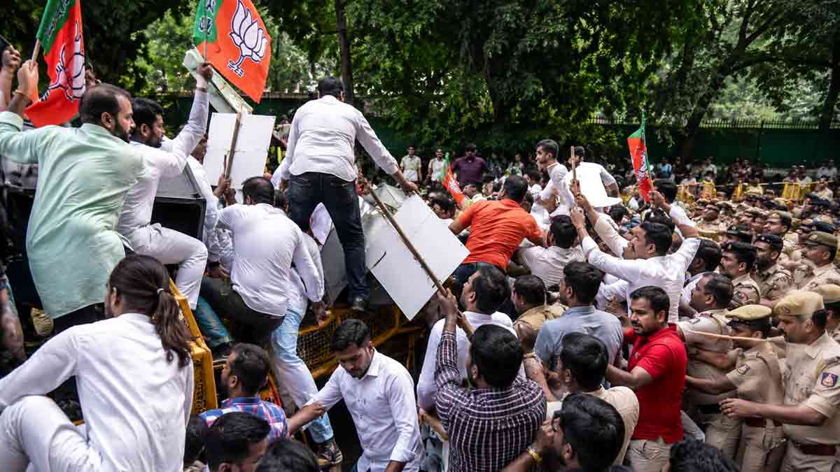 bjp-protests-outside-aap-office-over-punjab-paper-leak-allegations