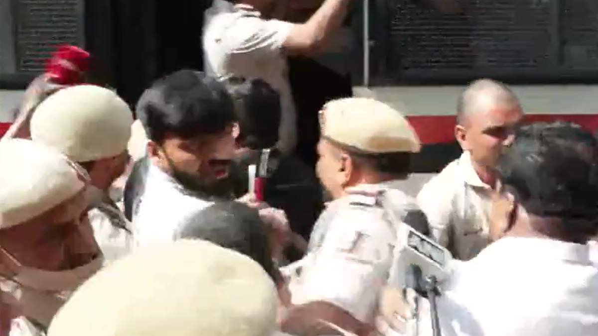 congress-protest-pm-residence