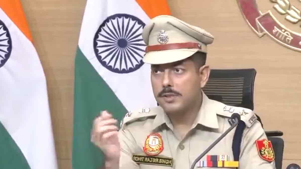 delhi-police-warns-against-fake-news-on-jantar-mantar-protest
