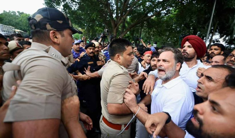 rahul-gandhi-detained