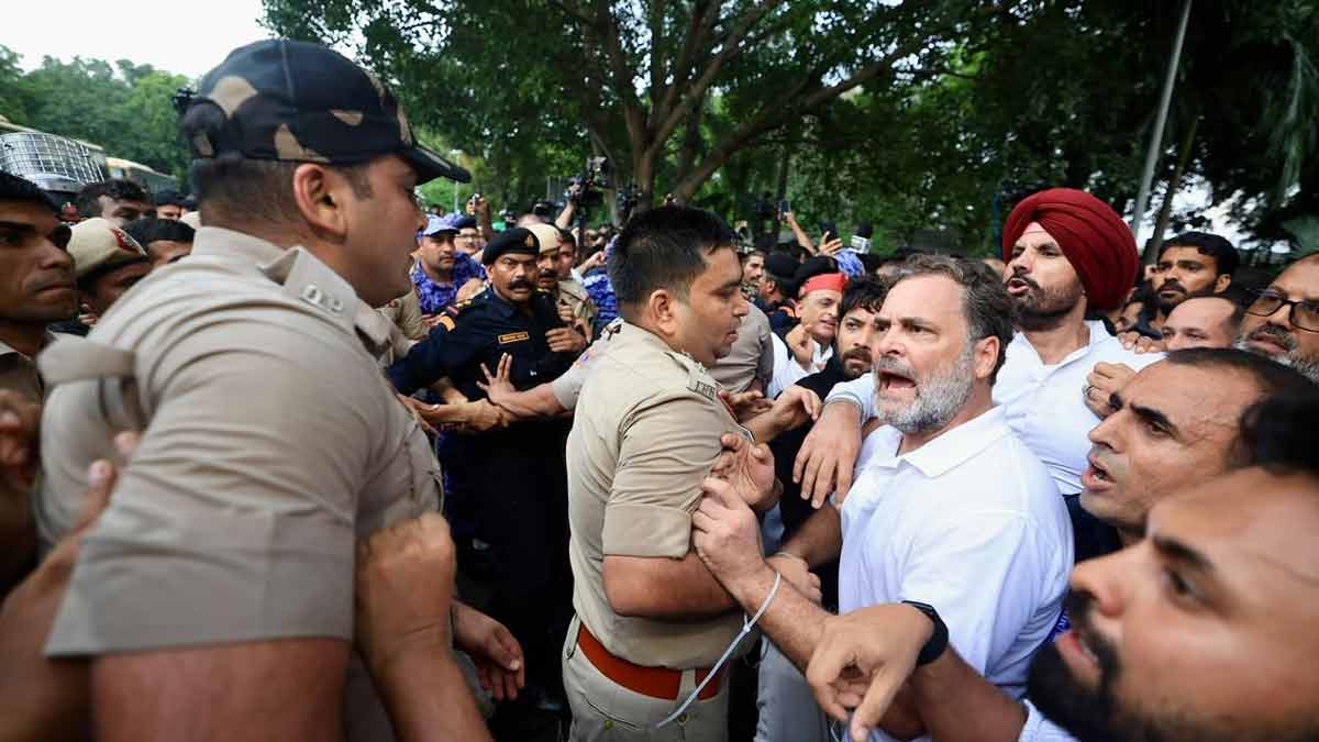 rahul-gandhi-detained