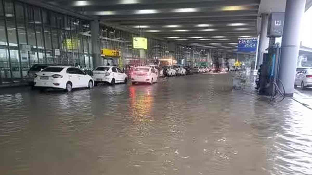 kolkata-airport-waterlogging-flight-delays-heavy-rain-vip-road