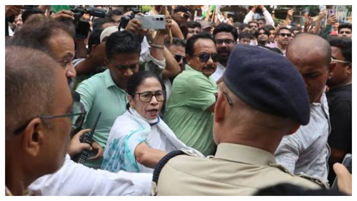 Kolkata TMC Meeting Witnesses Huge Influx of Party Workers