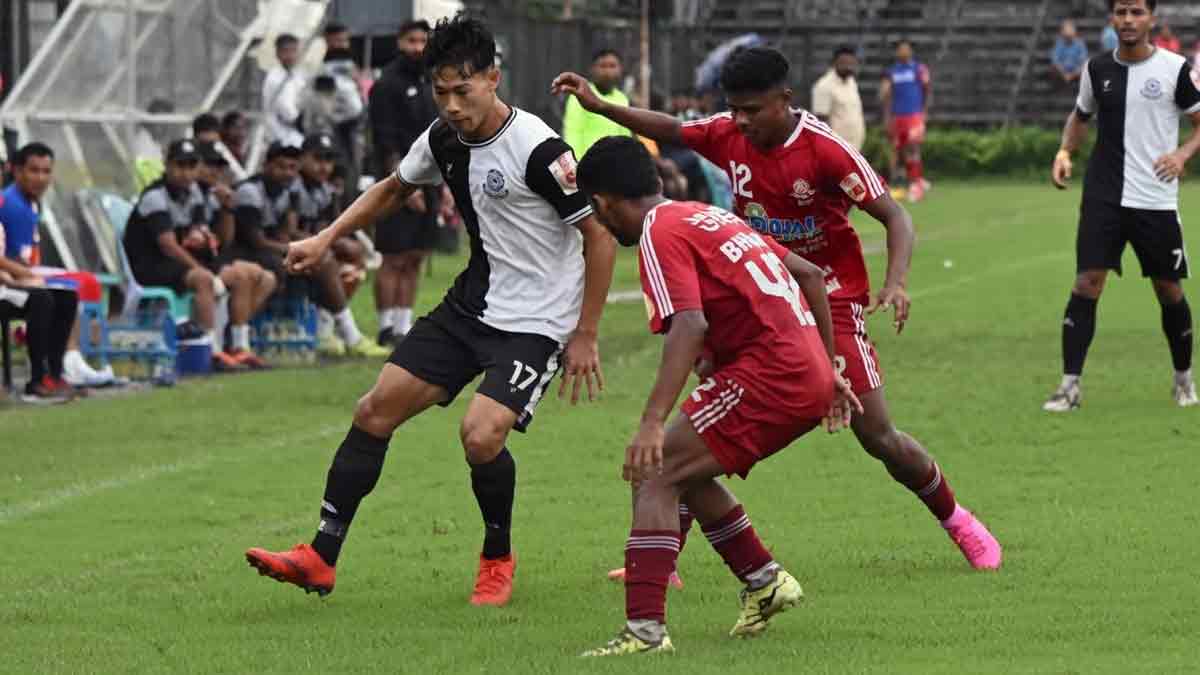 mohammedan-sporting-held-to-draw-by-wari-in-calcutta-football-league