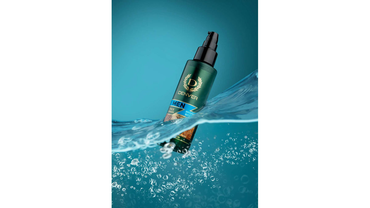 Salicylic acid-powered face wash helps tackle excess oil, pimples and blackheads while keeping the skin feeling fresh and hydrated