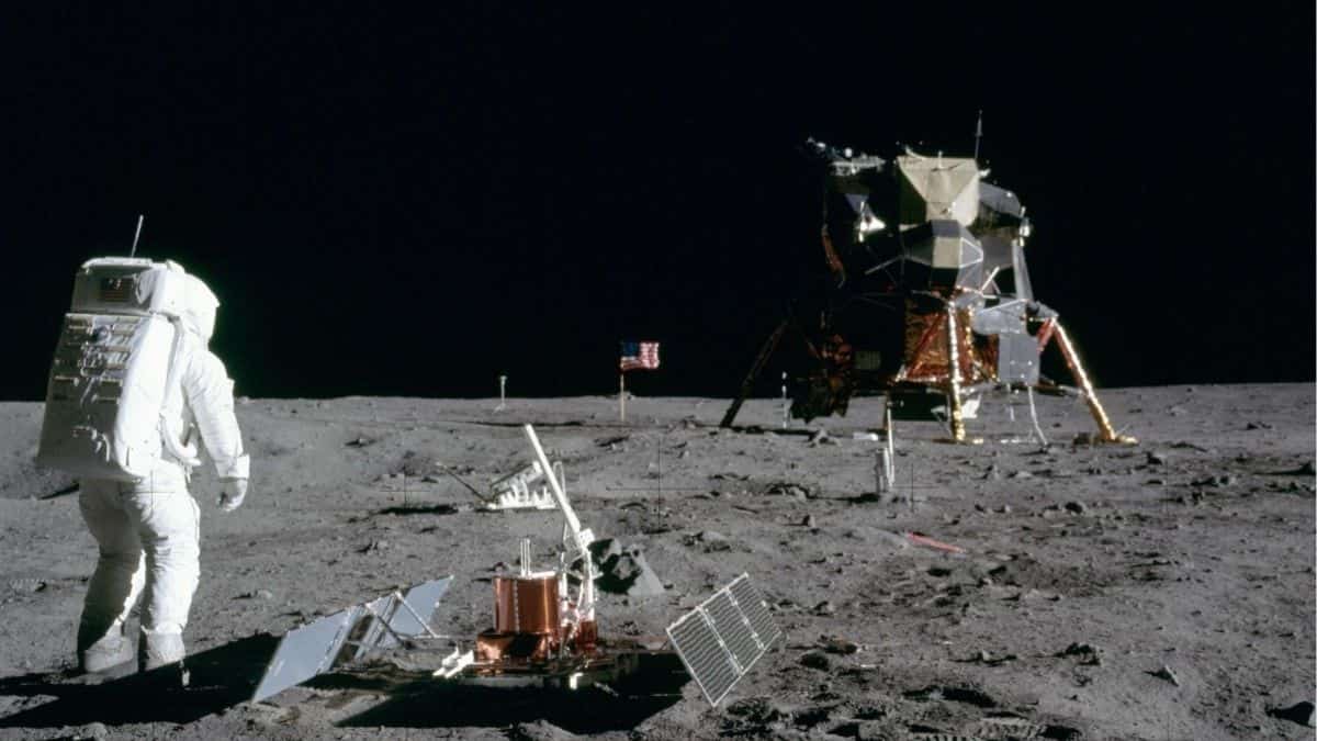 nasa-moon-base-isro