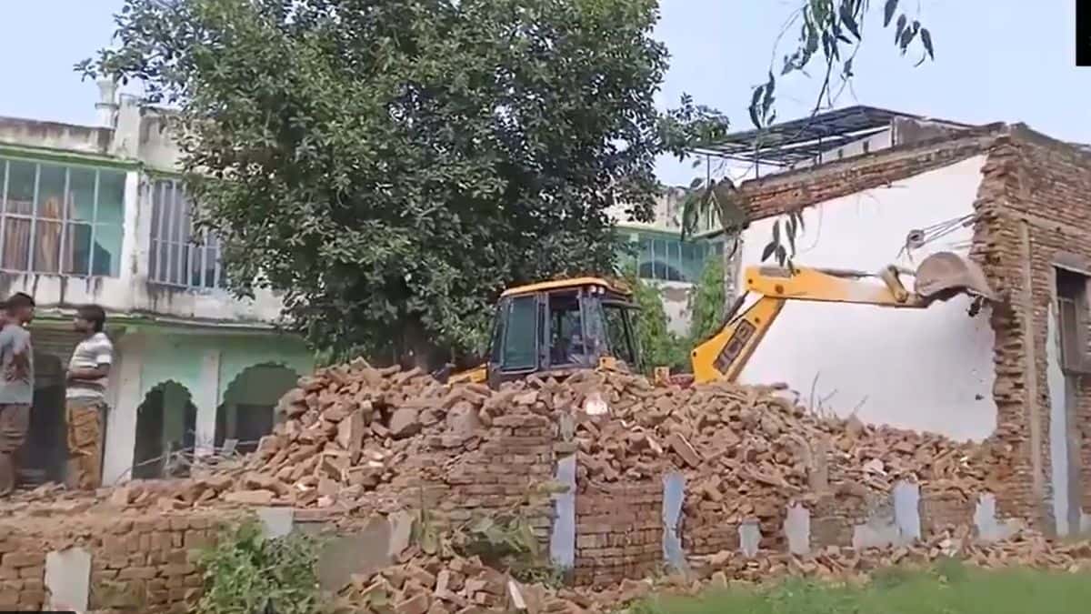 yogi-bulldozer-action-illegal-madrasa