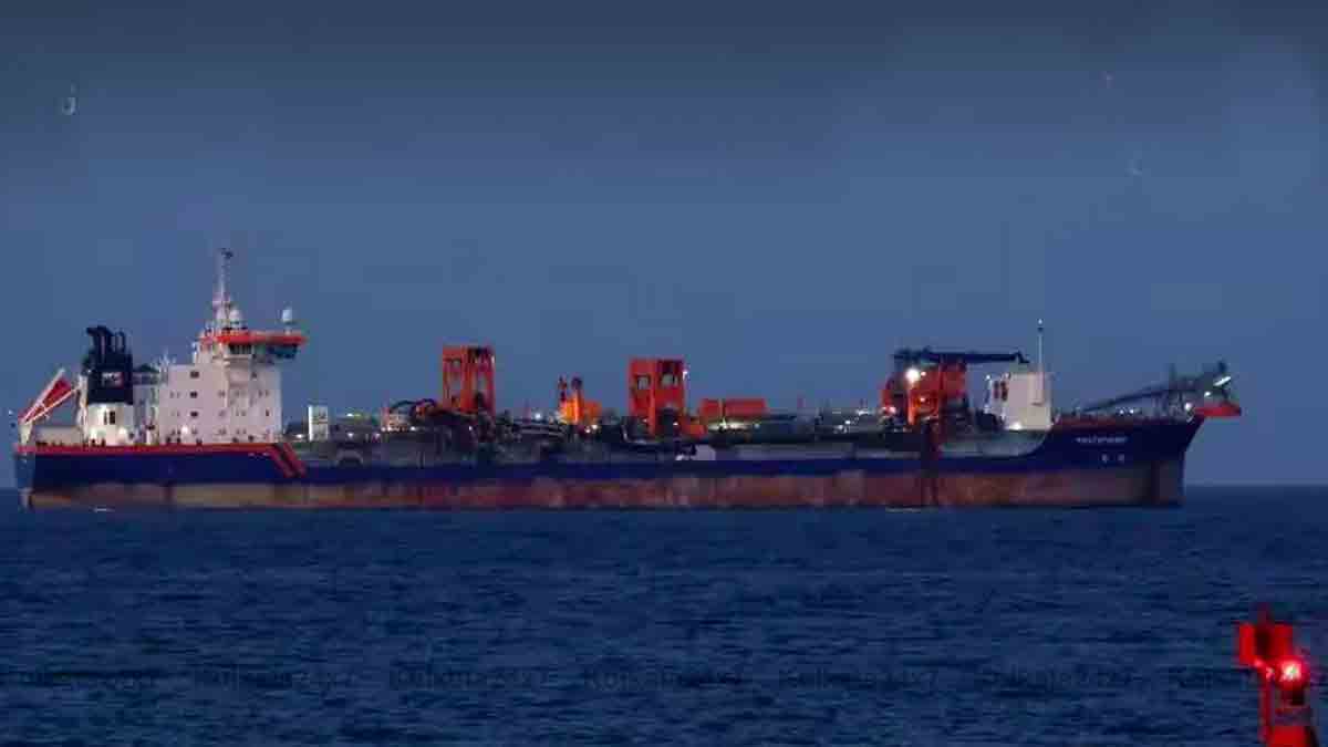 indian-cargo-ship-sinks-yemen-red-sea-attack-india-condemns-rescue-crew