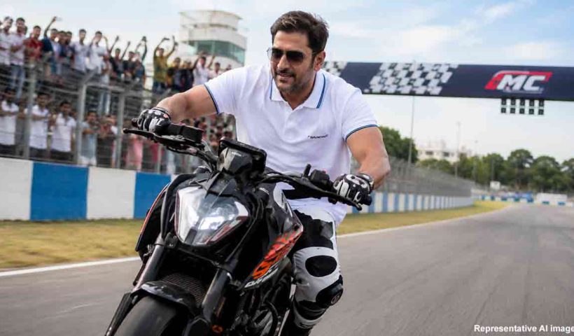 ms-dhoni-superbike-ride-madras-international-circuit-viral-video