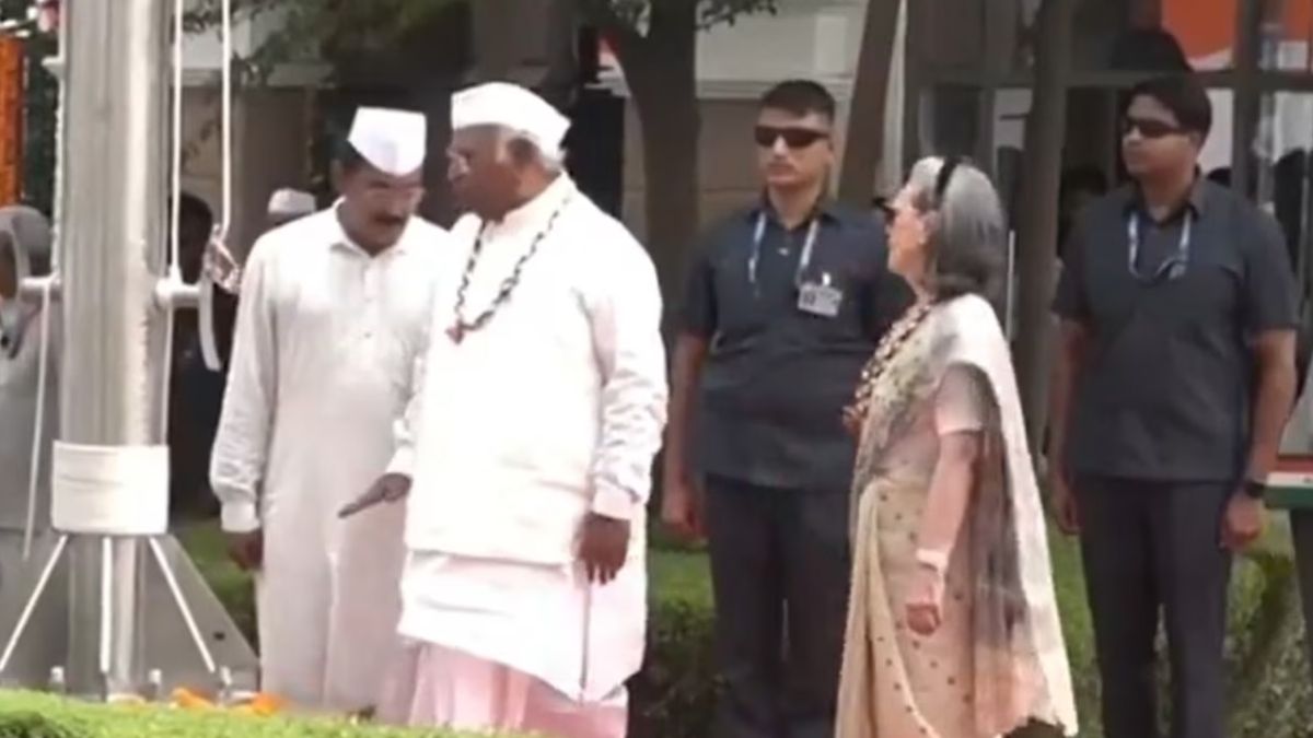 sonia-gandhi-vande-mataram-row