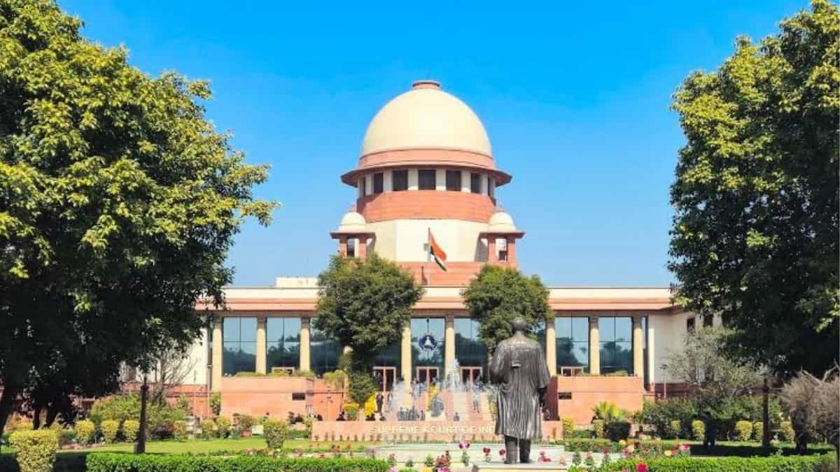 supreme-court-caste-abuse-public-view