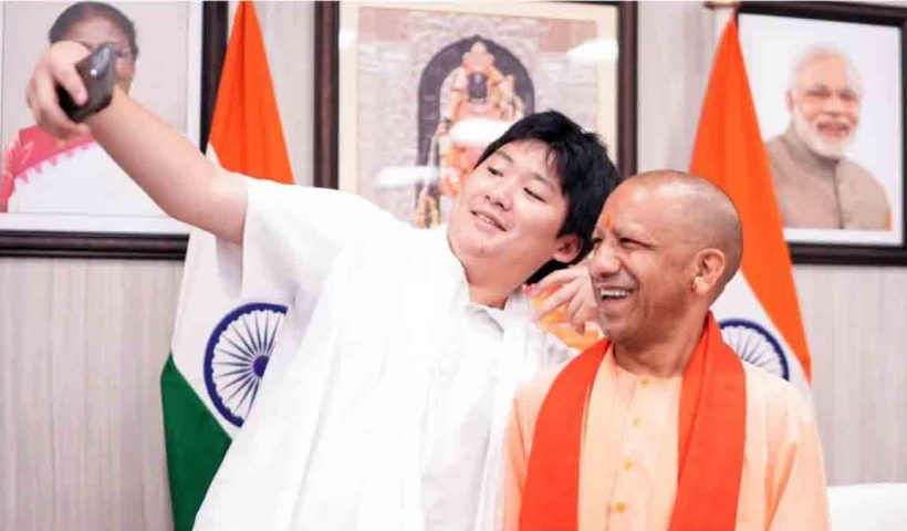 yogi-adityanath-selfie-japanese-student-lucknow-diplomacy