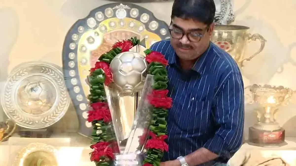 mohun-bagan-ifa-shield-6-0-win-Debashis Dutta-trophy-east-bengal-jibe