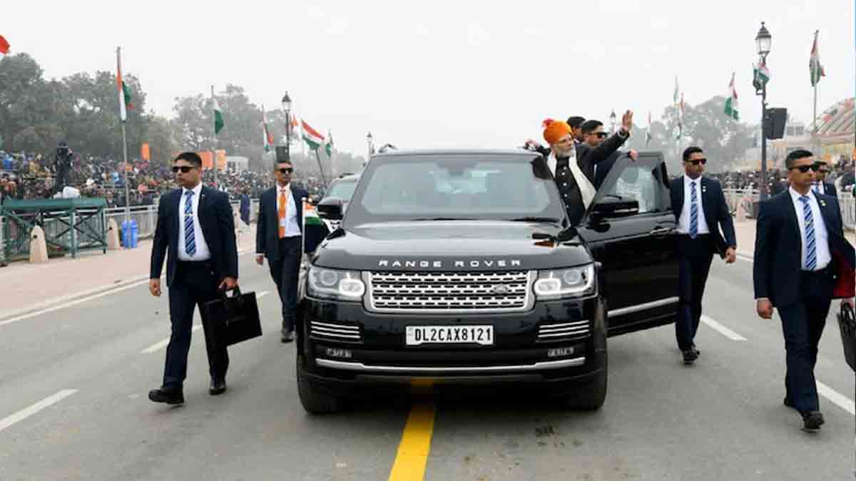 narendra-modi-high-security-convoy-range-rover-toyota-fortuner-bmw-mercedes